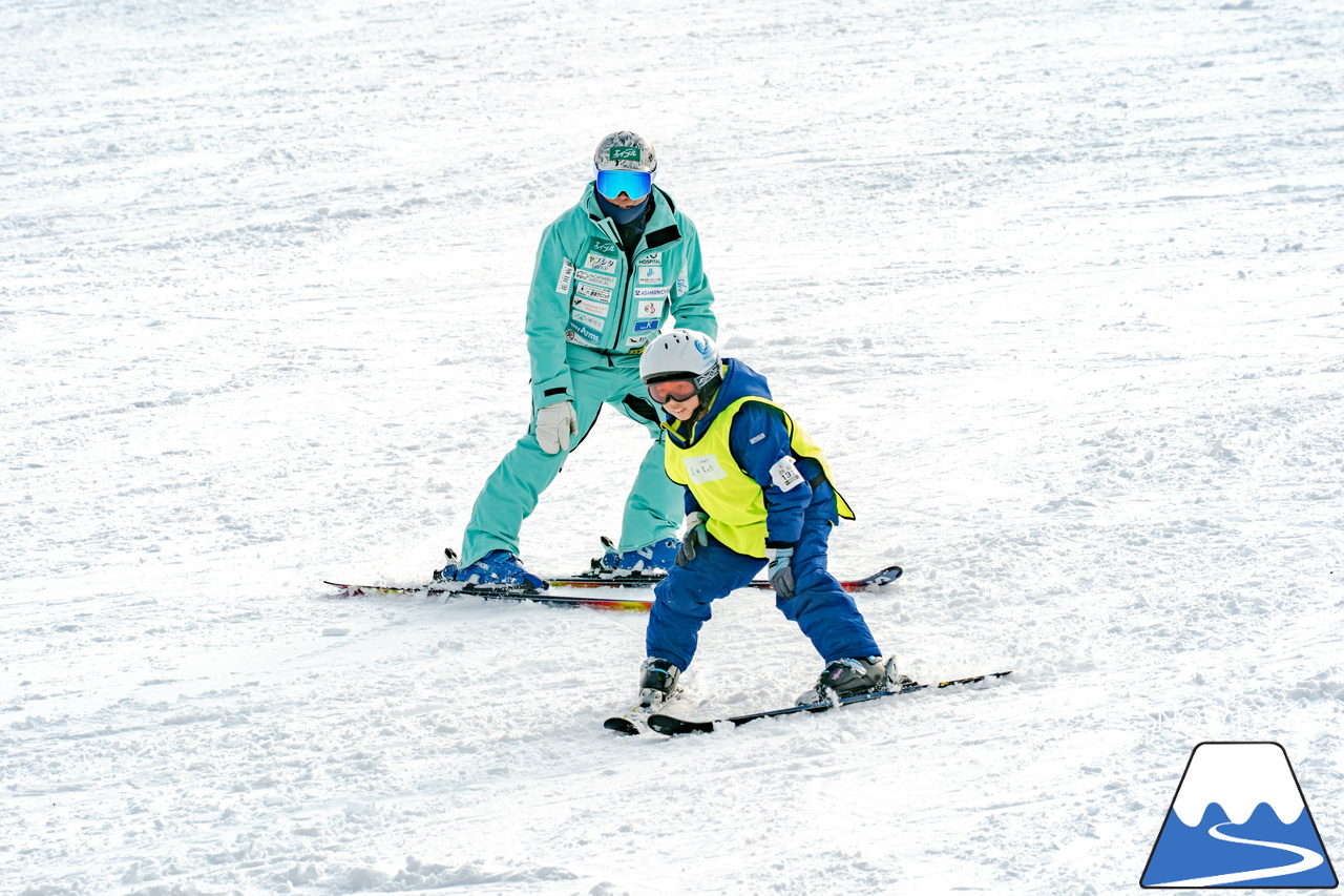 井山敬介さんと秋元日菜子さんのコンビは今年も健在！さらに、サプライズゲストも登場？！憧れのスキーヤーと一緒に雪と戯れ、『いちえ』の美味しいランチをいただく…。夢のようなイベント。めもるホールディングス presents プロスキーヤー・井山敬介さんと行く｜ダイナスティスキーリゾート